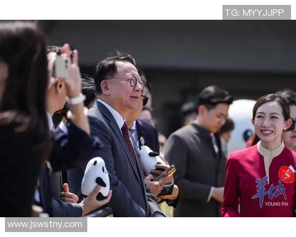 香港足球明星队携手熊猫球员共创绿茵传奇展现体育精神与友谊之美